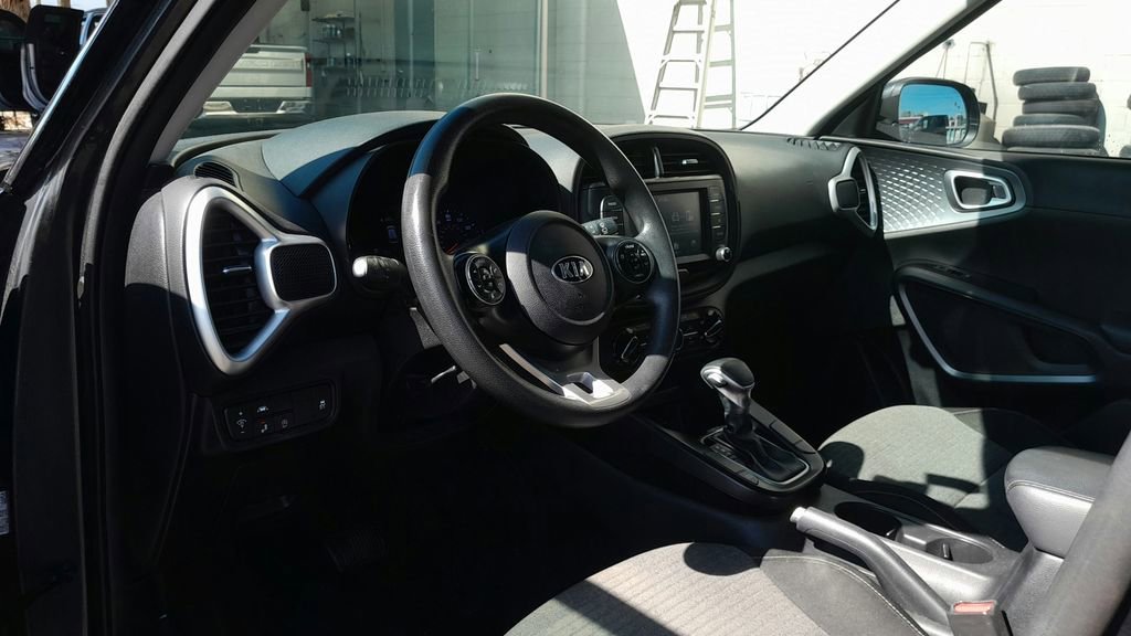 Used 2020 Kia Soul S FWD image 19