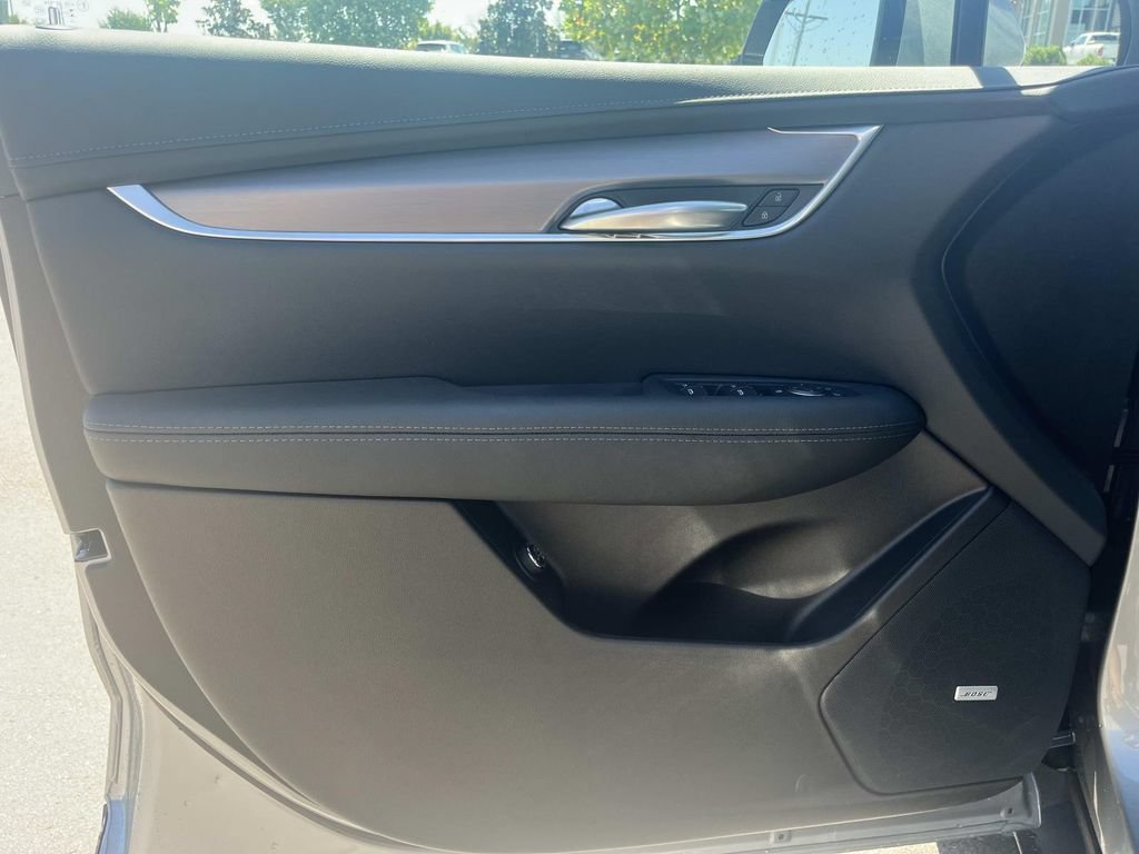 New 2026 Cadillac XT5 Luxury w/ LPO, ONYX Package FWD image 22