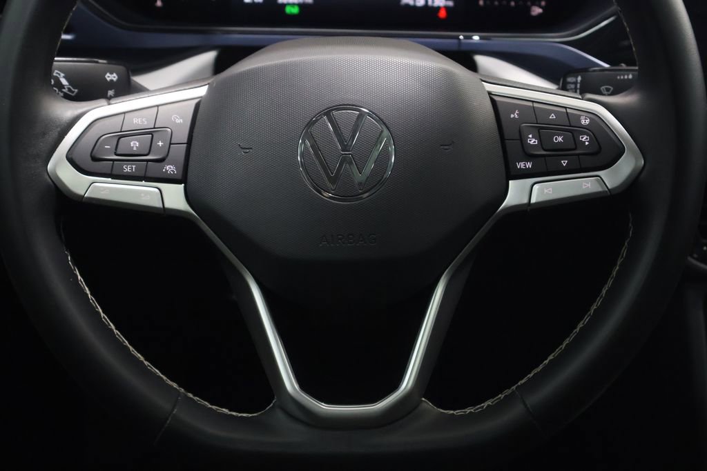 Used 2022 Volkswagen Taos SE w/ Panoramic Sunroof Package image 17