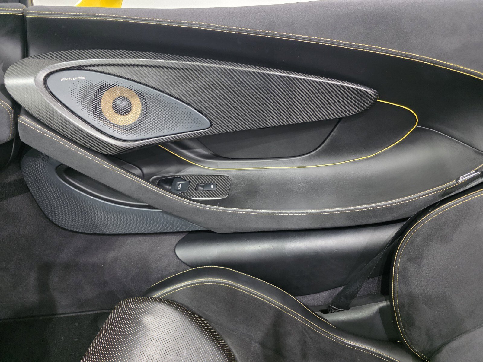 Used 2018 McLaren 570S Spider image 16