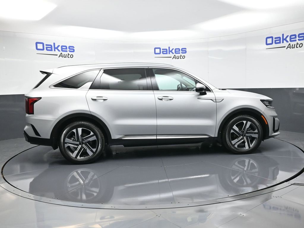 Certified 2024 Kia Sorento EX image 9