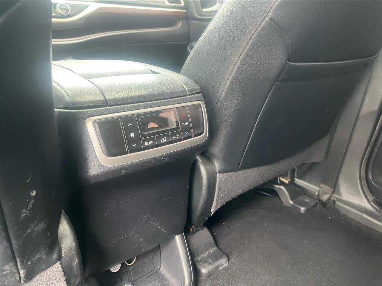 Used 2015 Toyota Highlander Limited image 19