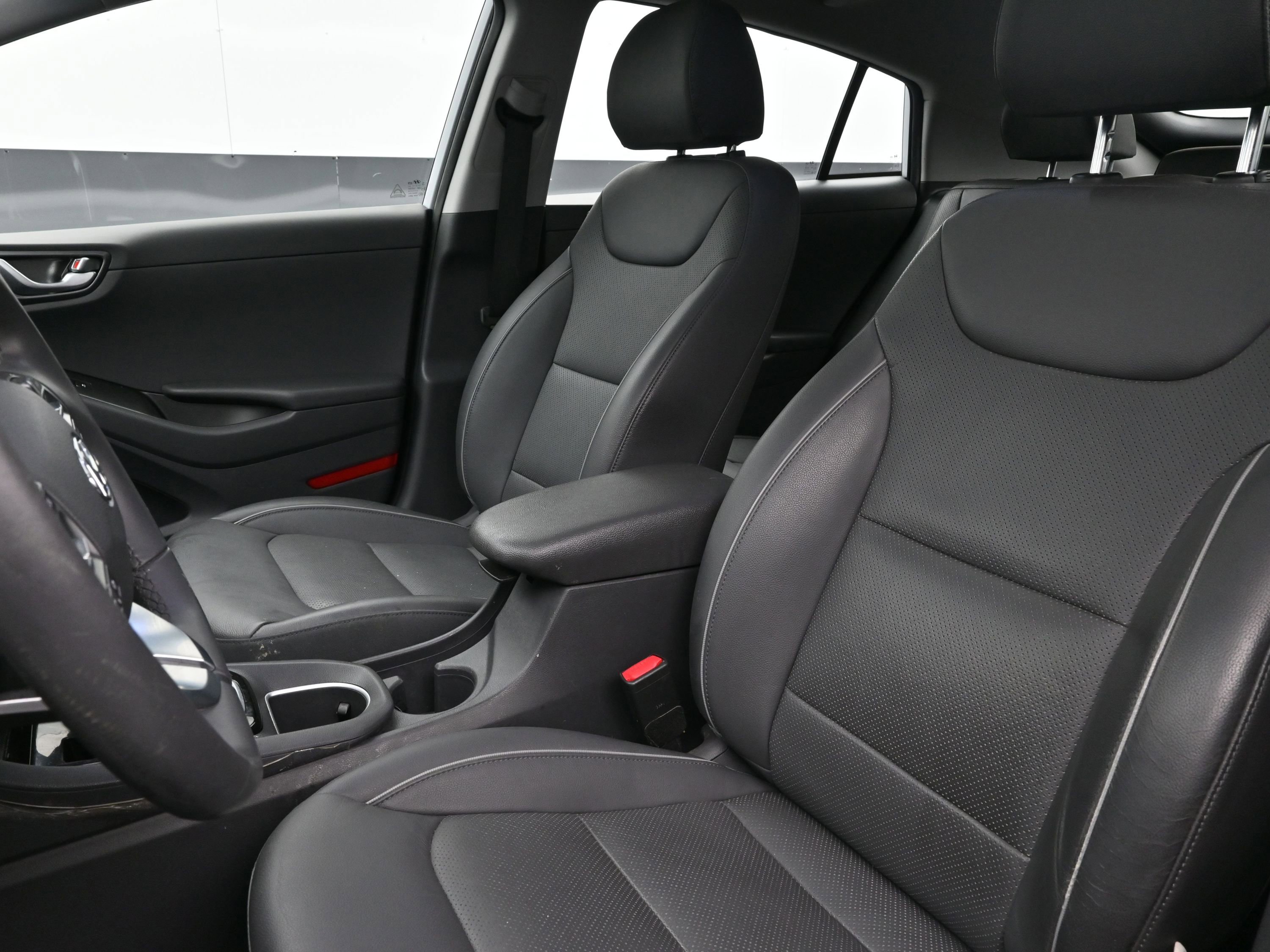 Used 2020 Hyundai Ioniq Limited image 11