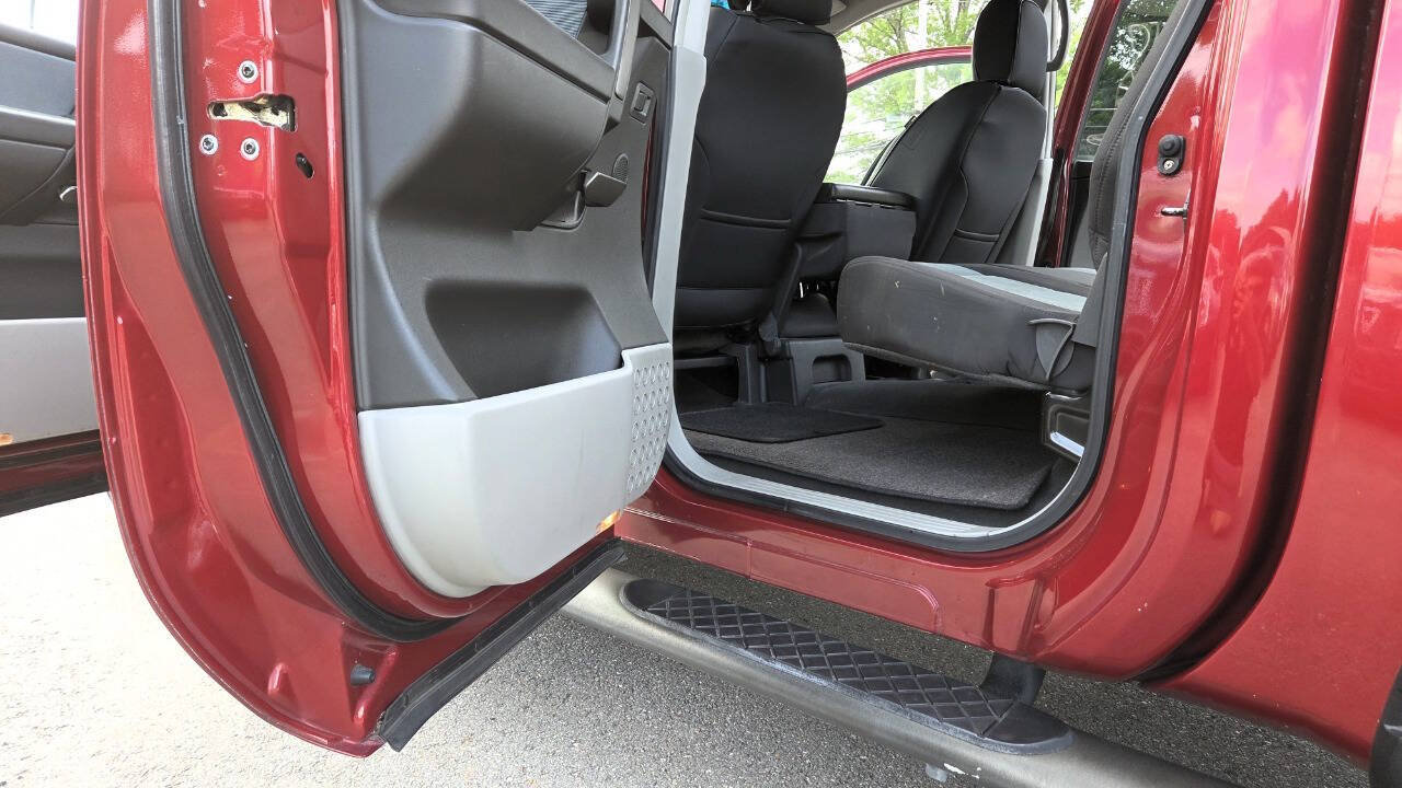 Used 2004 Nissan Titan SE w/ (Bed) Utility Bed Pkg AWD/4WD image 35