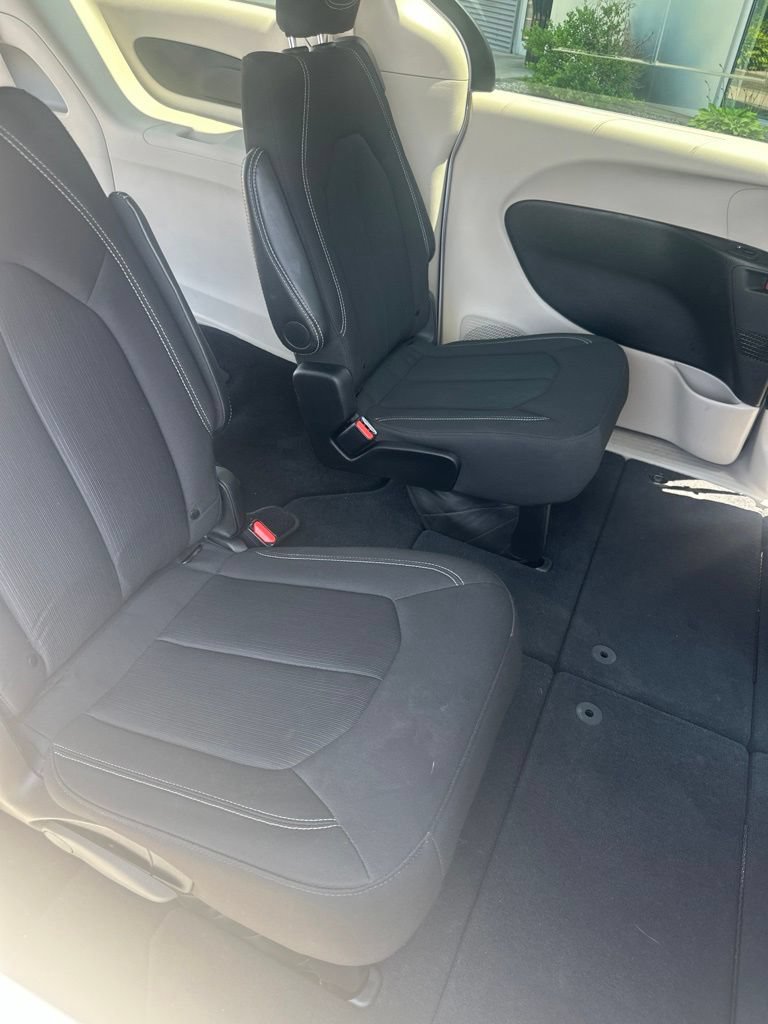 Used 2024 Chrysler Voyager LX FWD image 6