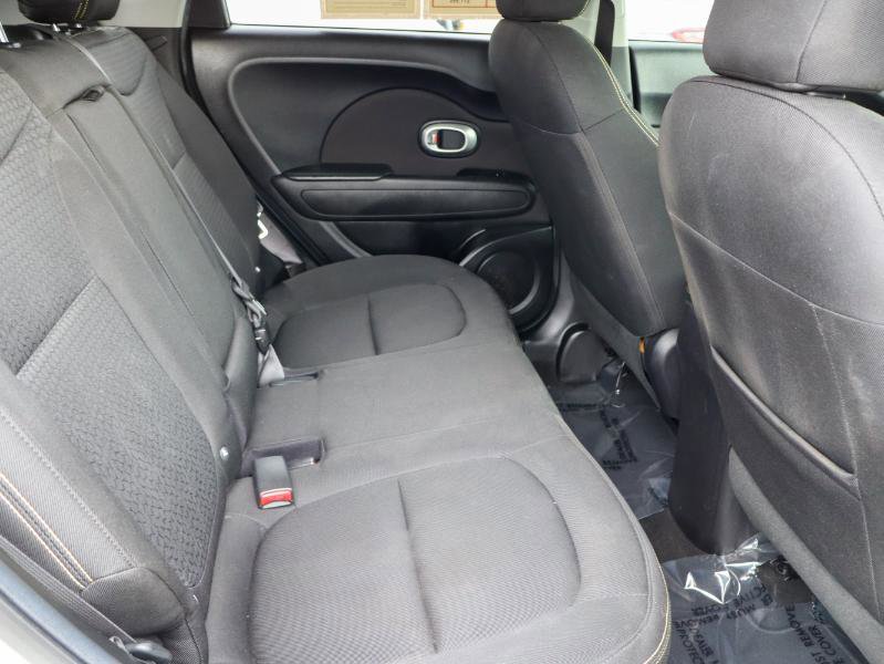 Used 2016 Kia Soul + image 11