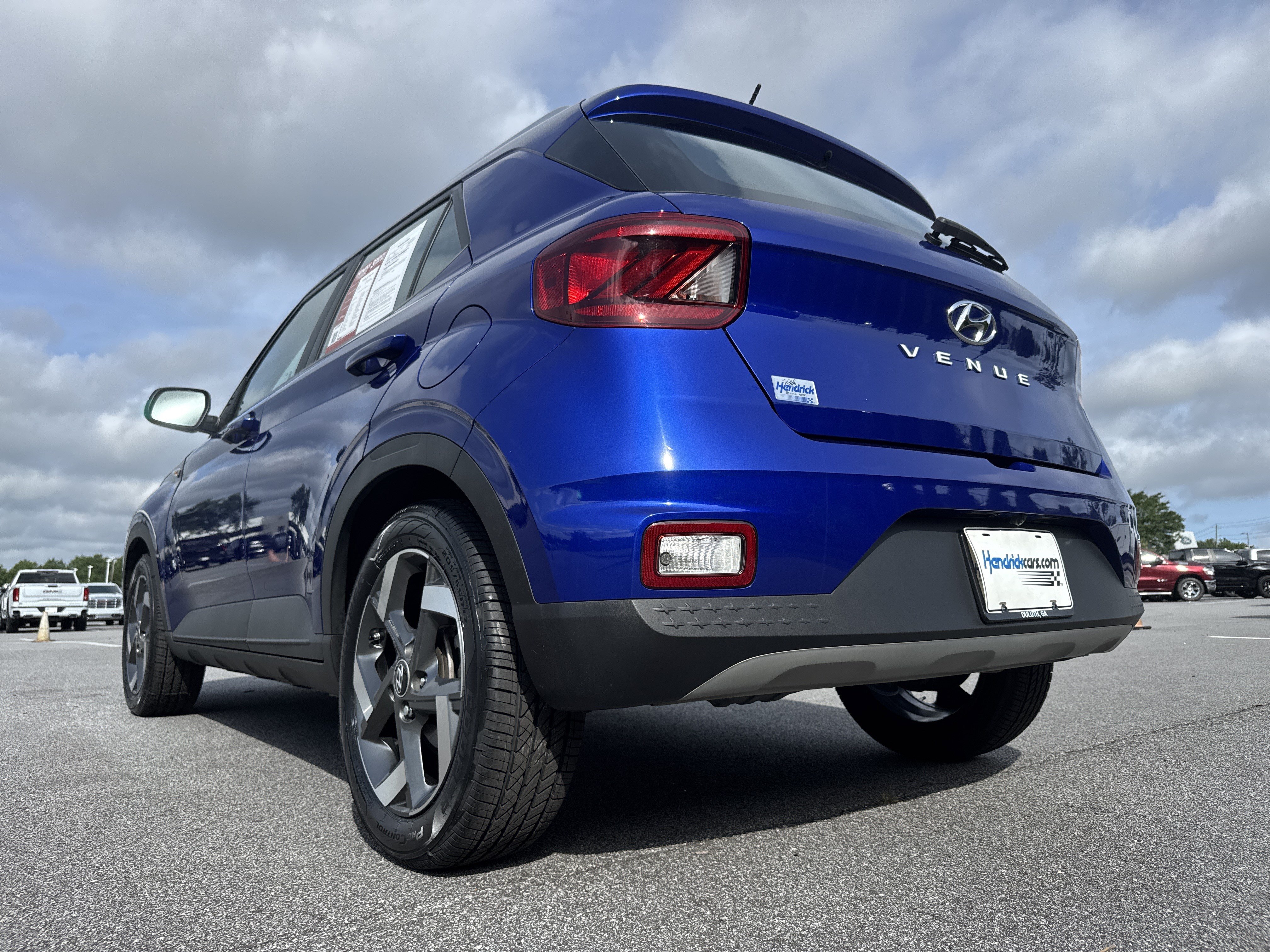 Used 2024 Hyundai Venue SEL FWD image 8