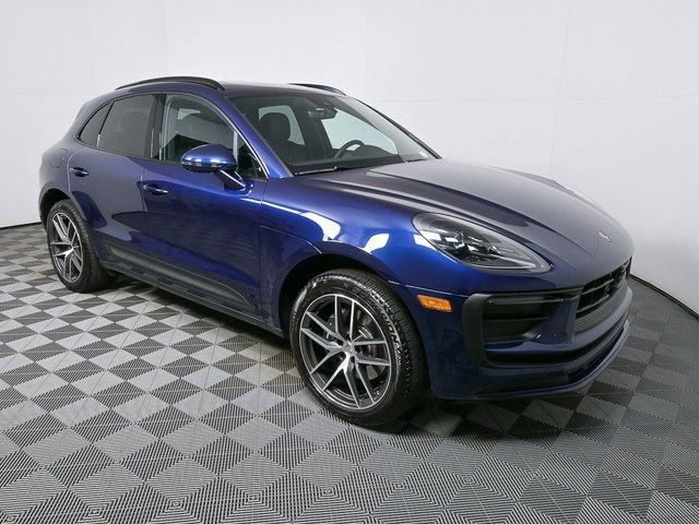 Certified 2025 Porsche Macan AWD image 26