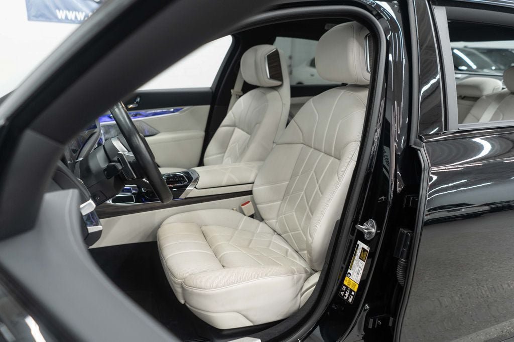 Used 2023 BMW 760i xDrive w/ Executive Package AWD/4WD image 7