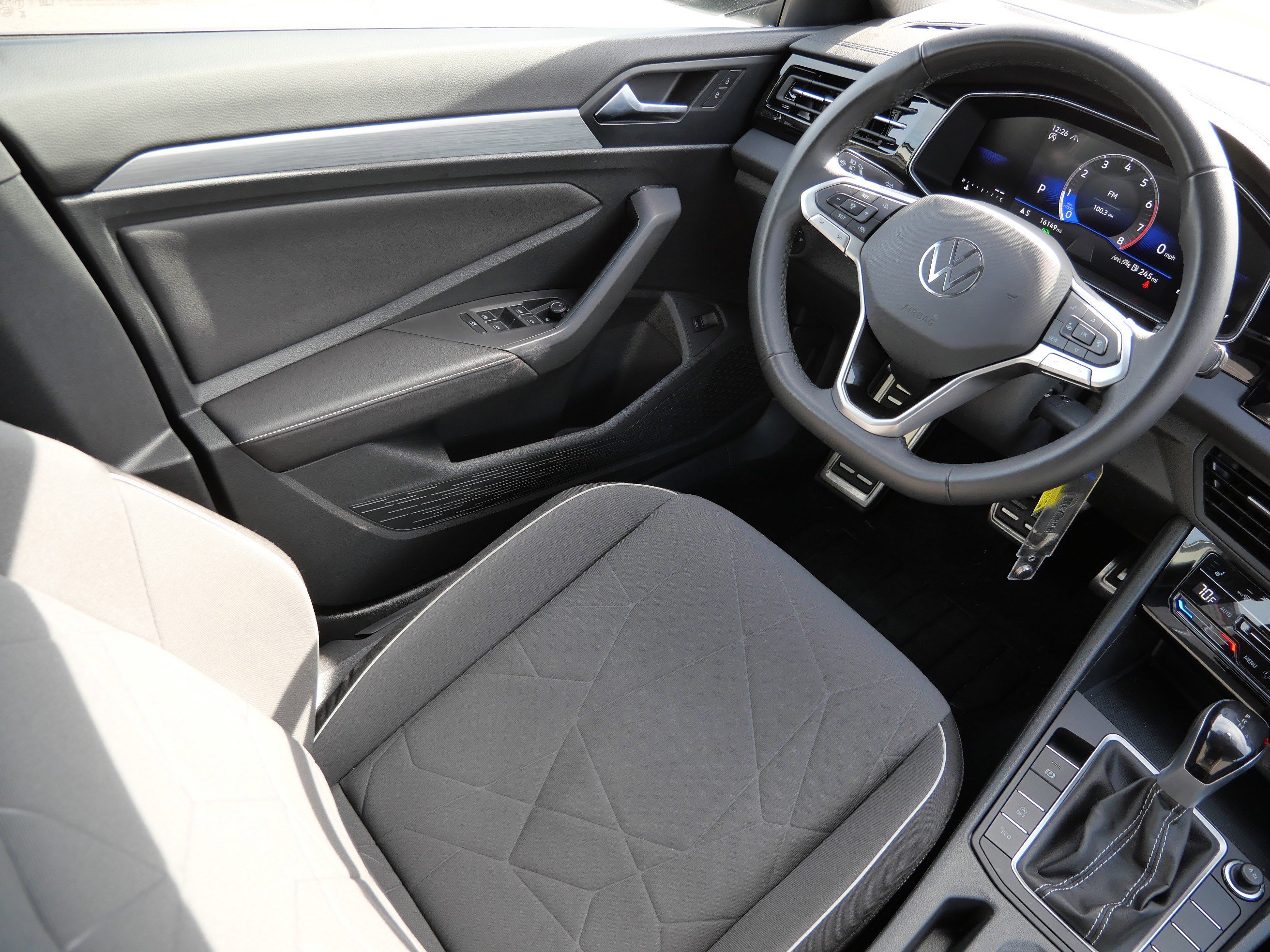 Certified 2025 Volkswagen Jetta Sport image 9