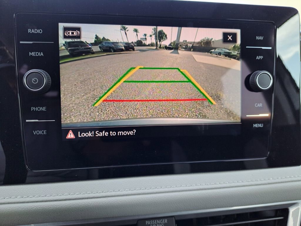 New 2025 Volkswagen Taos SEL image 11