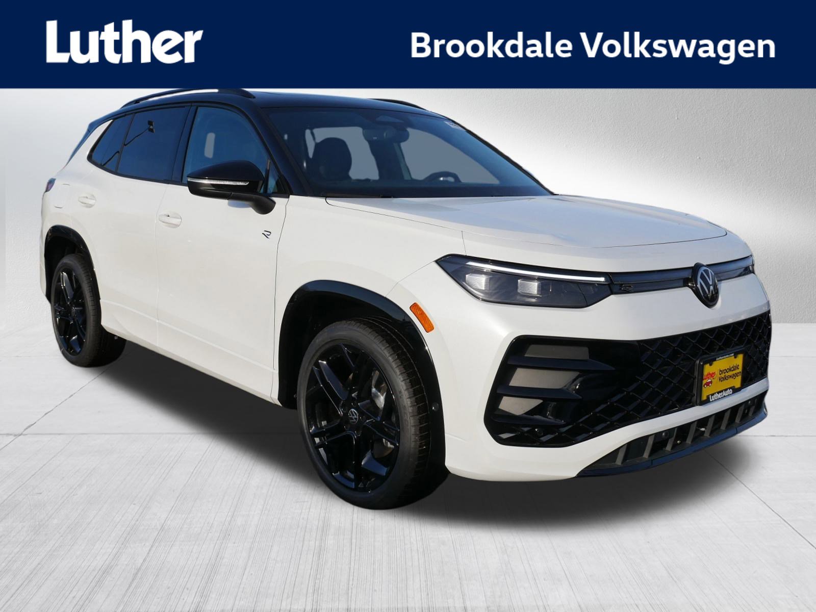 New 2026 Volkswagen Tiguan SE R-Line image 1