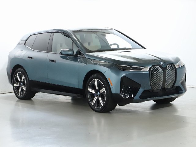 Used 2024 BMW iX xDrive50 w/ Premium Package AWD/4WD image 10
