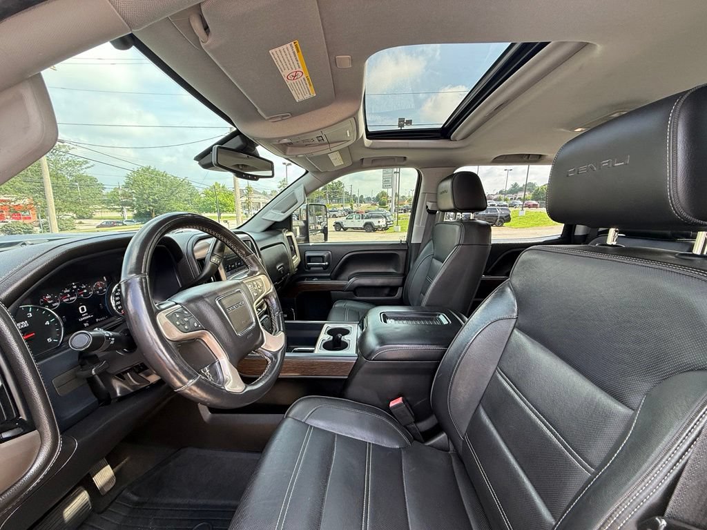 Used 2018 GMC Sierra 2500 Denali w/ Duramax Plus Package AWD/4WD image 15