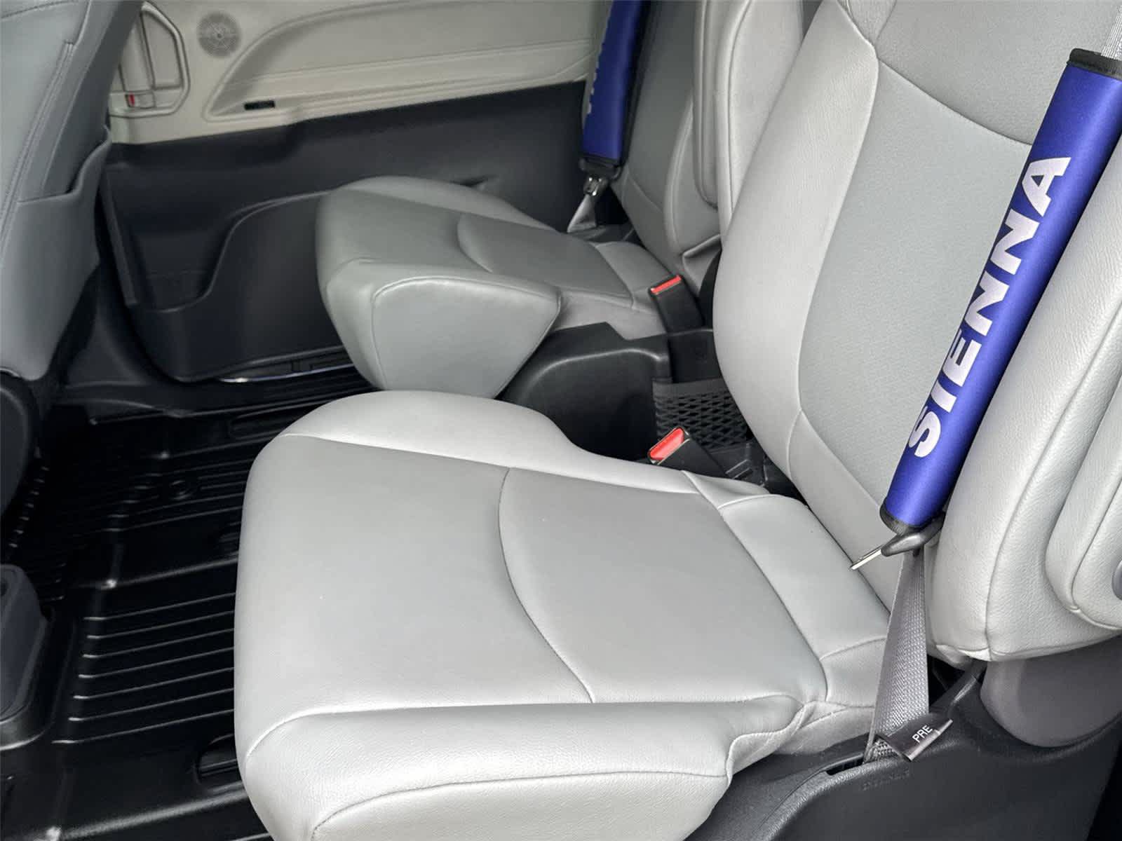 Used 2022 Toyota Sienna XLE FWD image 15