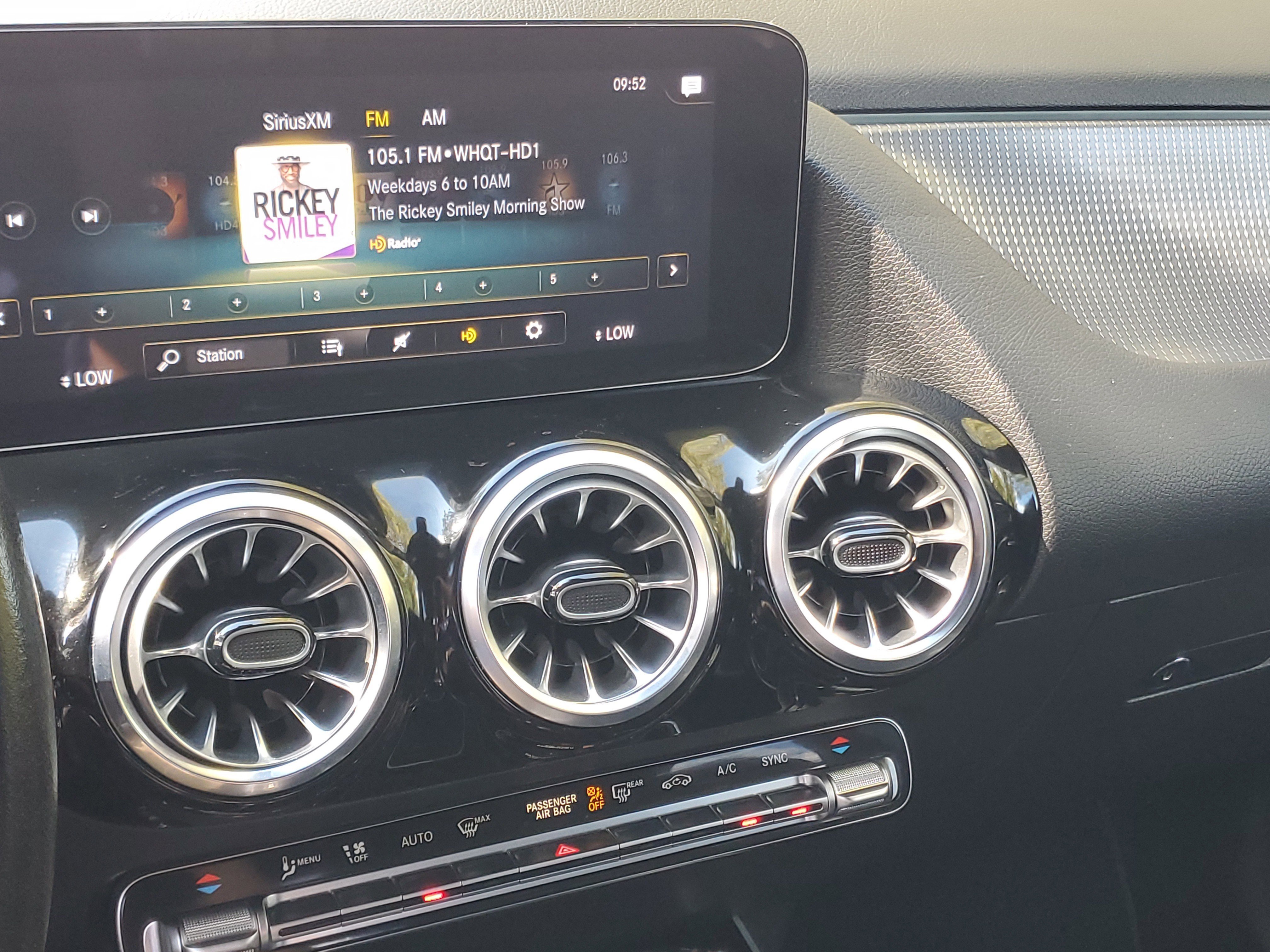 Used 2023 Mercedes-Benz GLA 250 w/ Premium Package image 24