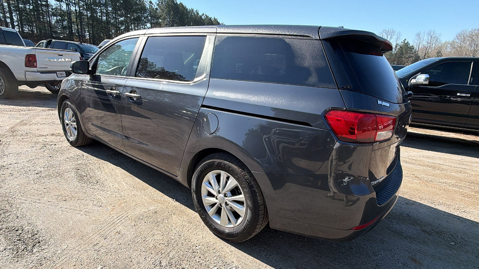 Used 2017 Kia Sedona LX image 10