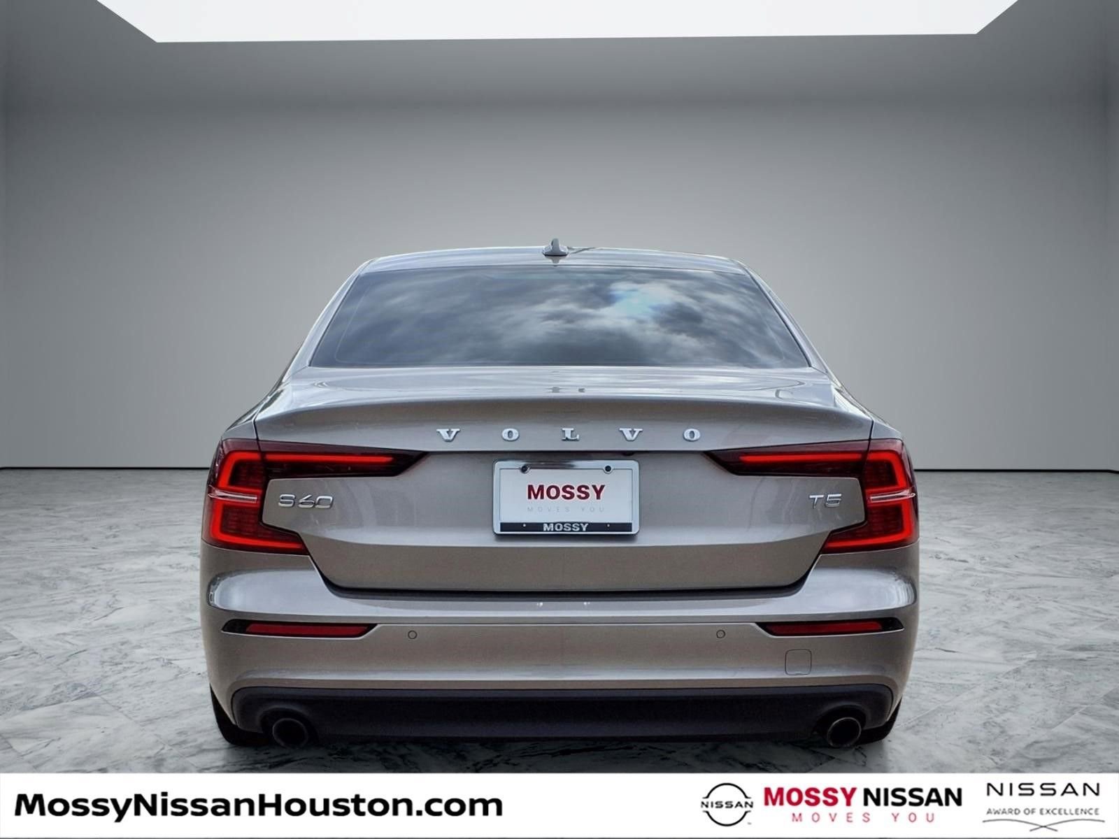 Used 2020 Volvo S60 T5 Momentum FWD image 6