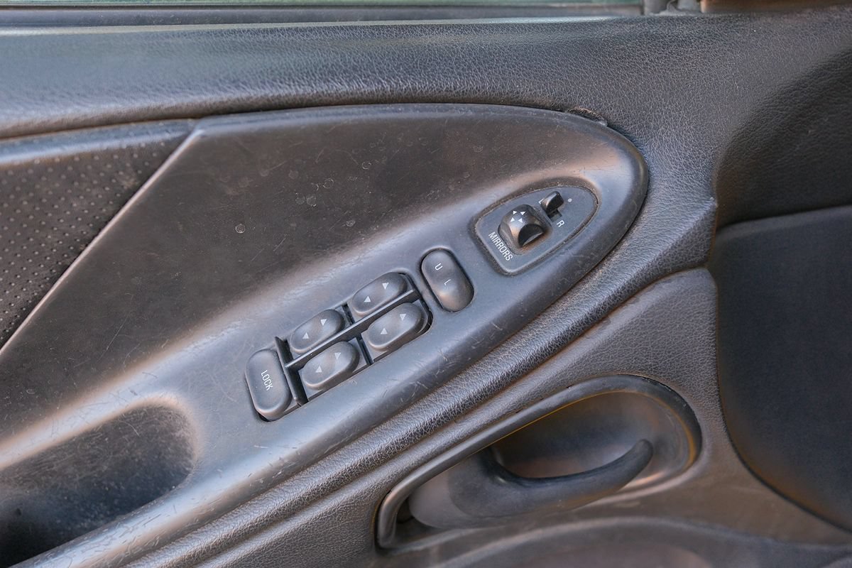 Used 1995 Ford Mustang GT RWD image 11