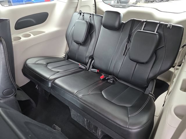 Used 2024 Chrysler Pacifica Limited FWD image 31
