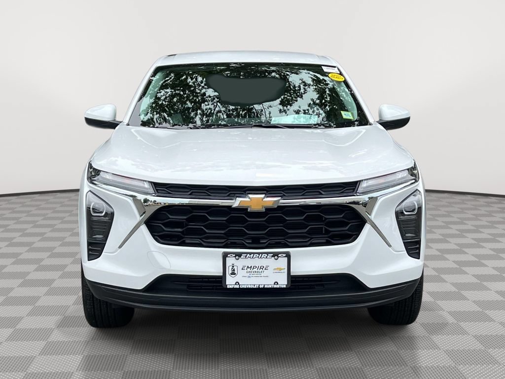 Used 2024 Chevrolet Trax LS w/ LS Convenience Package FWD image 2