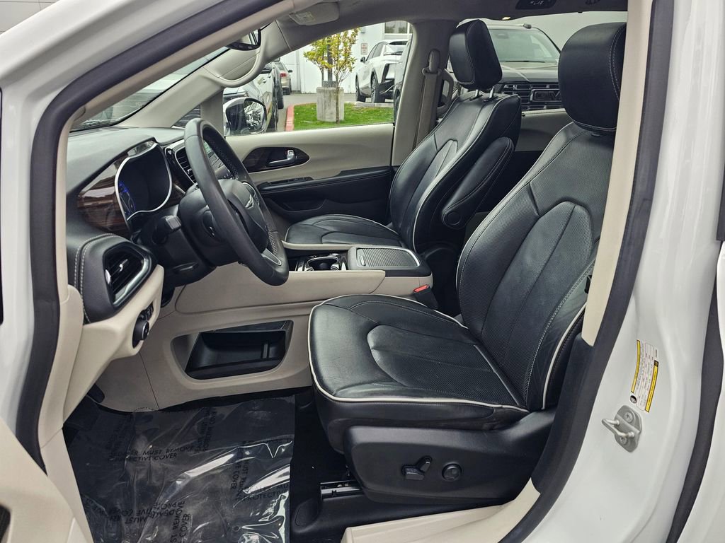 Used 2023 Chrysler Pacifica Limited FWD image 23