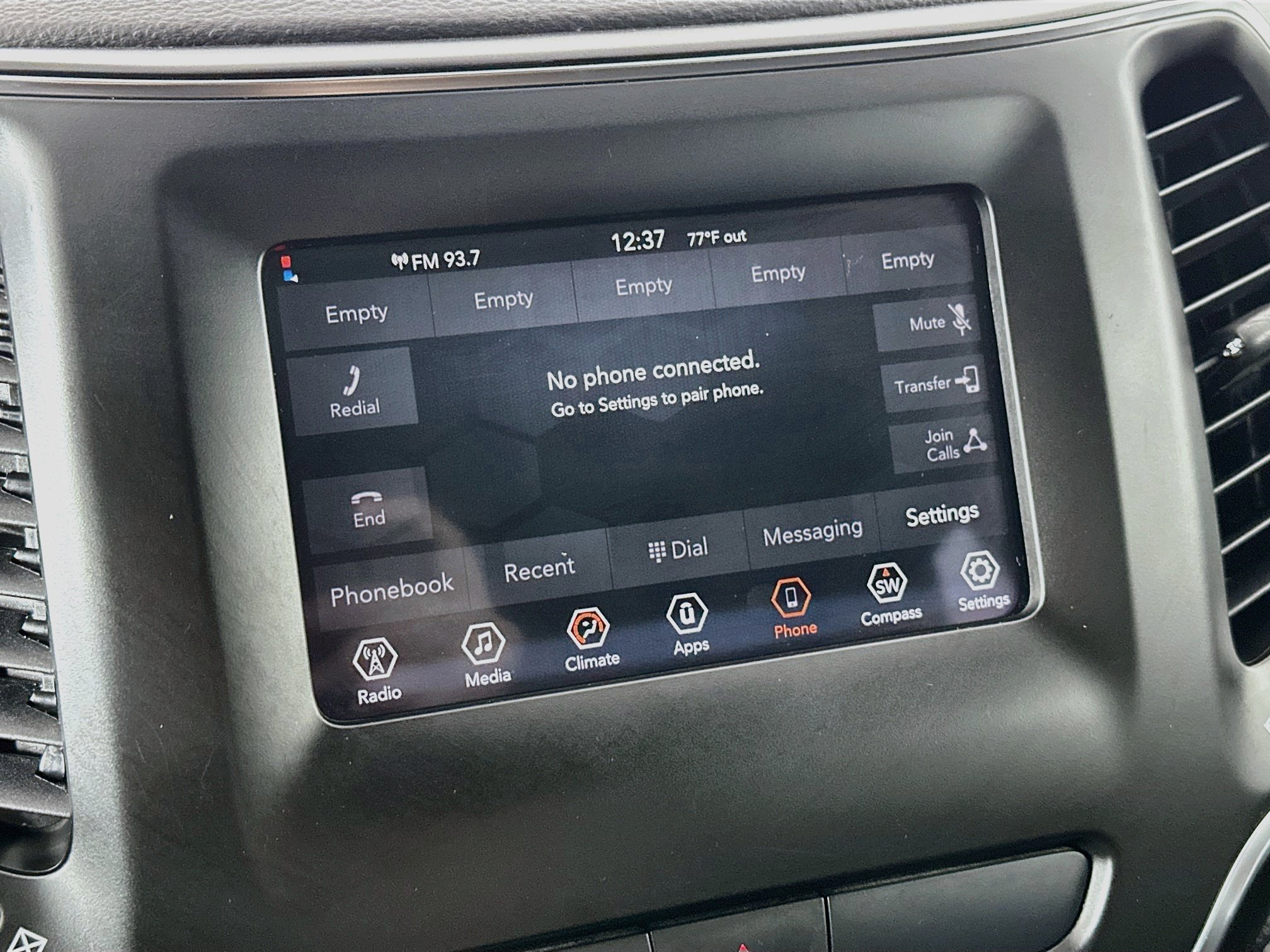 Used 2019 Jeep Cherokee Latitude w/ Popular Appearance Group FWD image 21