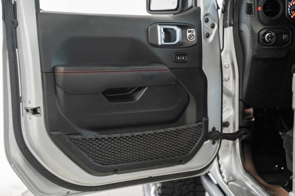 Used 2024 Jeep Gladiator Rubicon AWD/4WD image 39