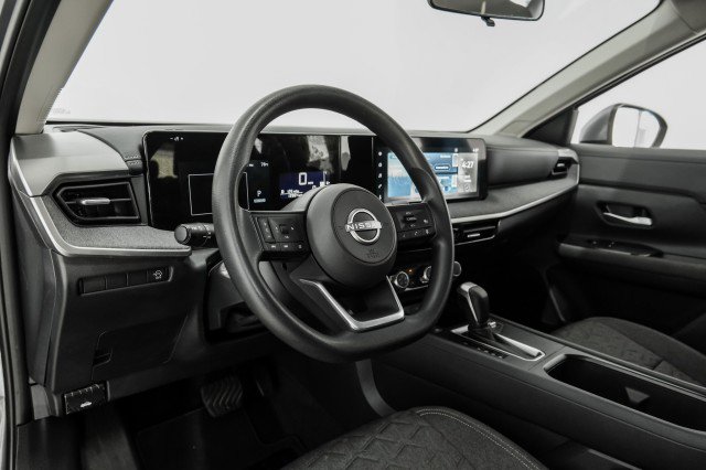 Used 2025 Nissan Kicks SV image 12