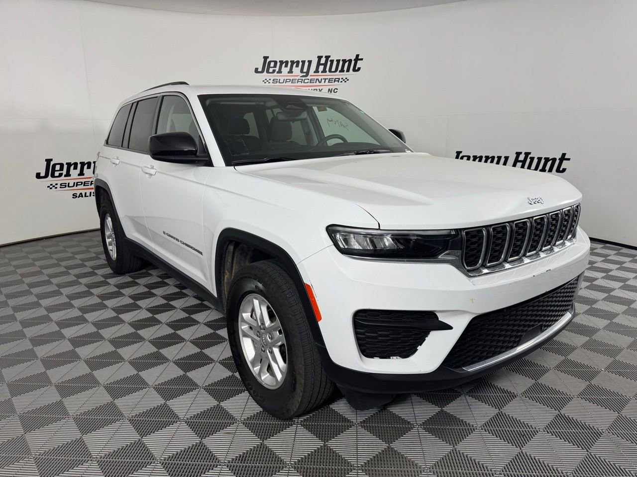 Used 2023 Jeep Grand Cherokee Laredo w/ Trailer Tow Prep Group (B) image 7