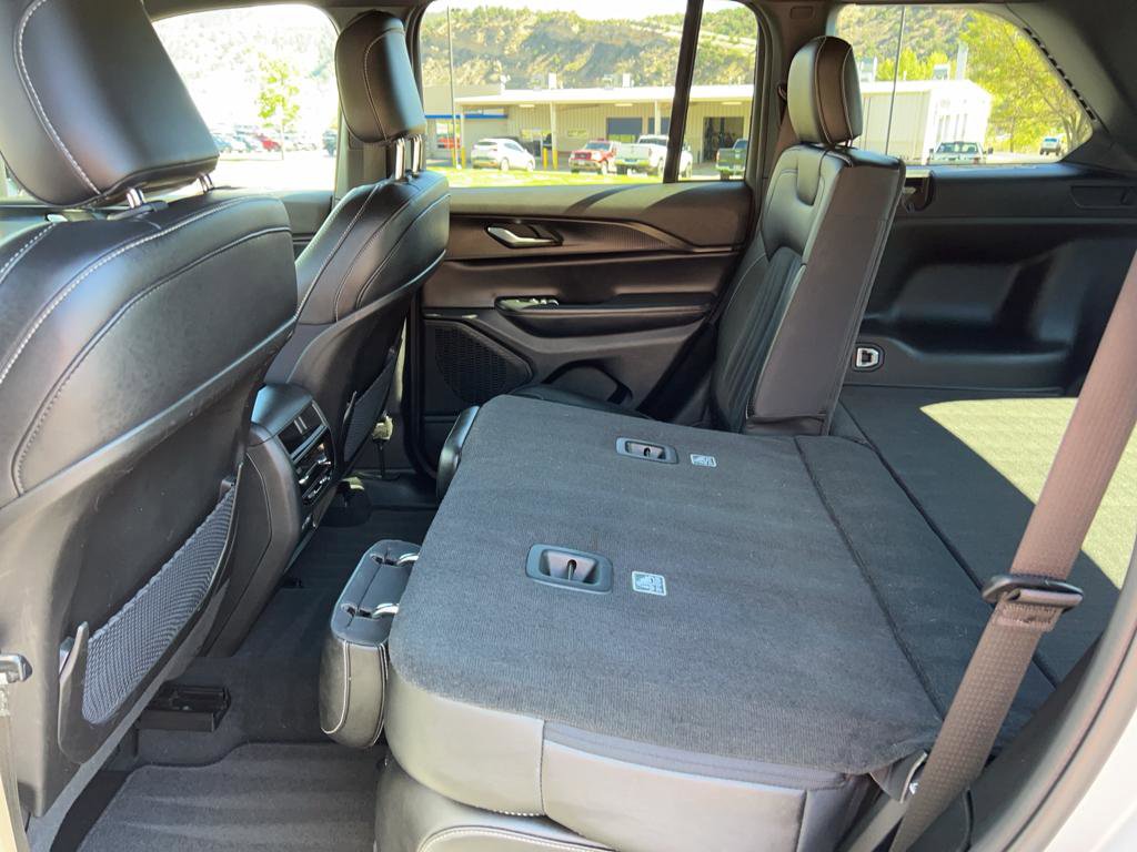 Used 2023 Jeep Grand Cherokee Altitude image 18