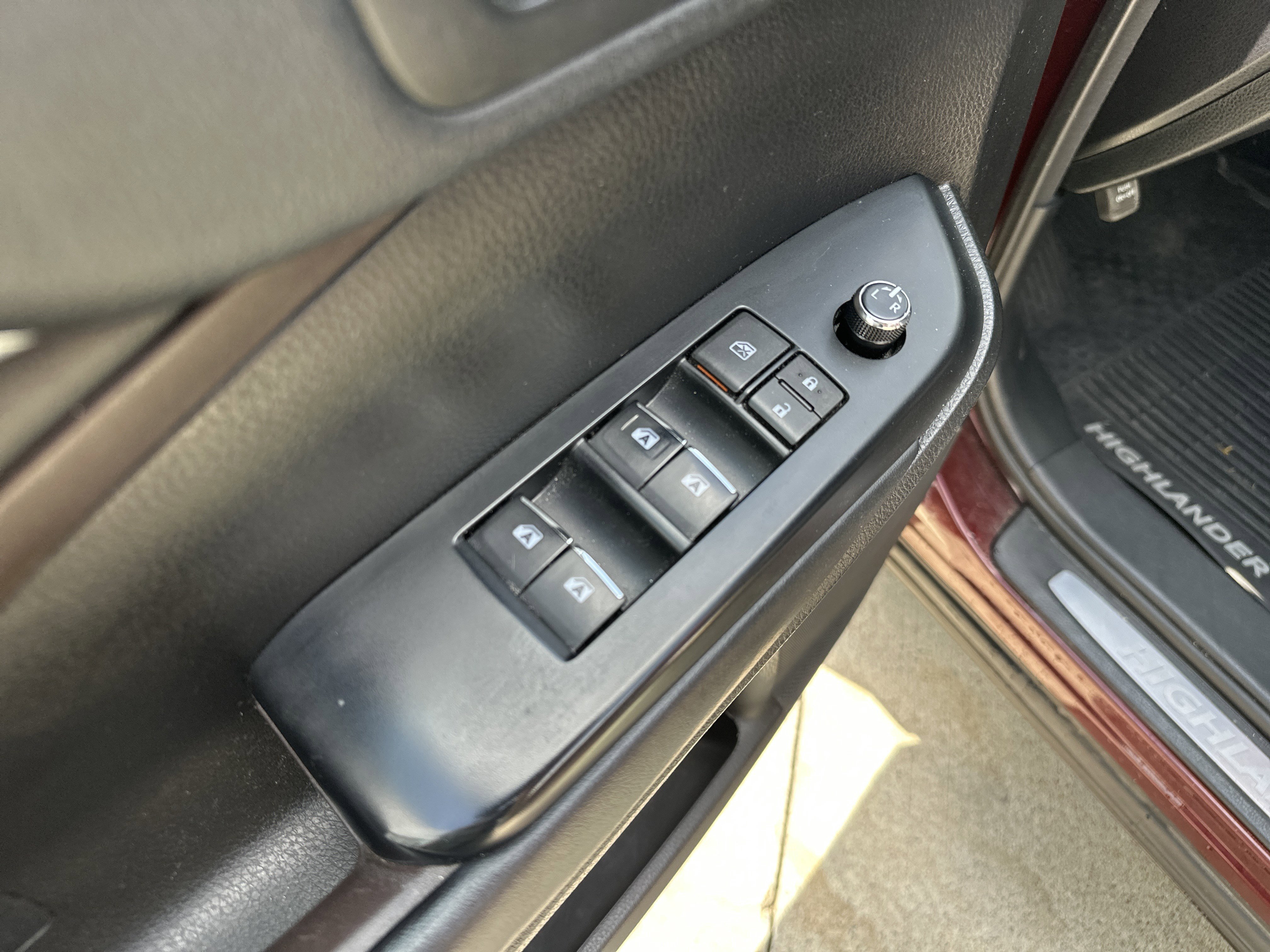 Used 2017 Toyota Highlander Limited Platinum AWD/4WD image 14