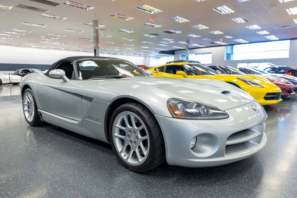 Used 2003 Dodge Viper SRT-10 image 4