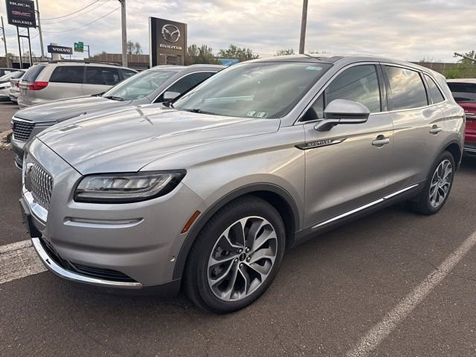 Used 2022 Lincoln Nautilus Reserve w/ Equipment Group 201A AWD/4WD image 4