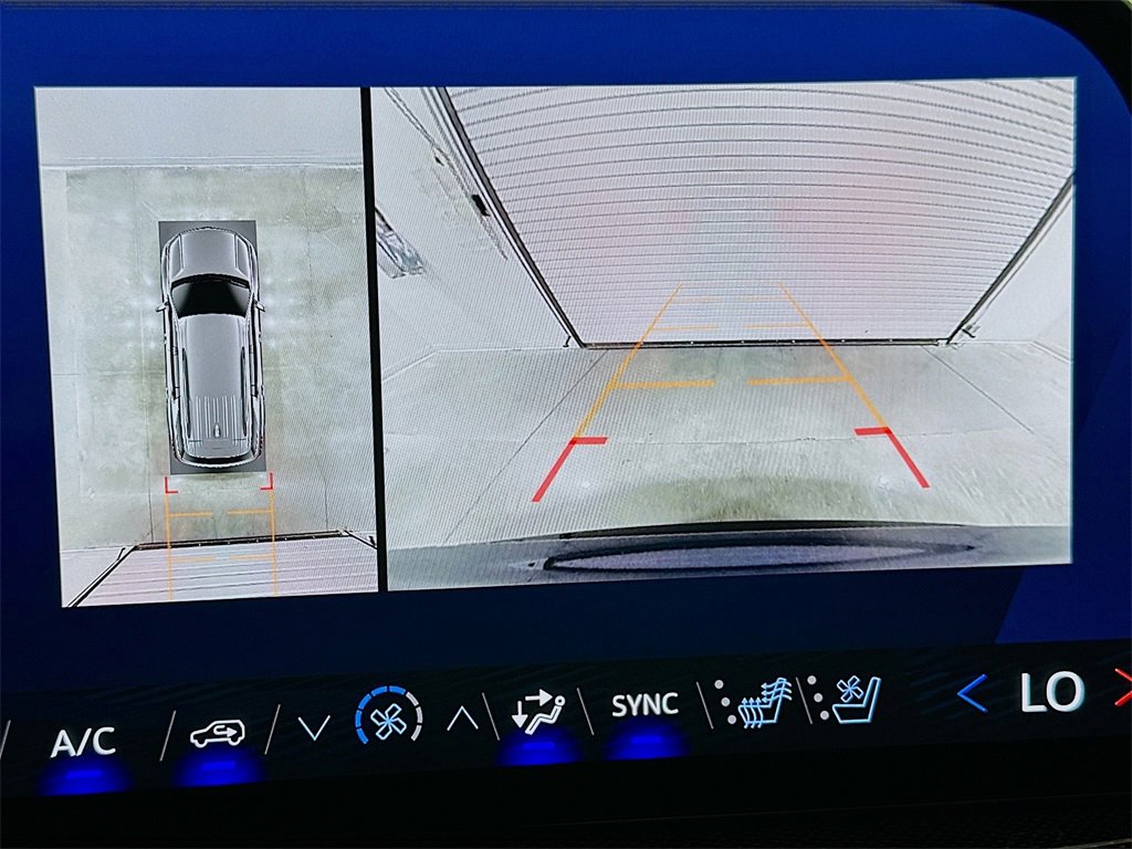 Used 2024 Chevrolet Traverse RS image 14