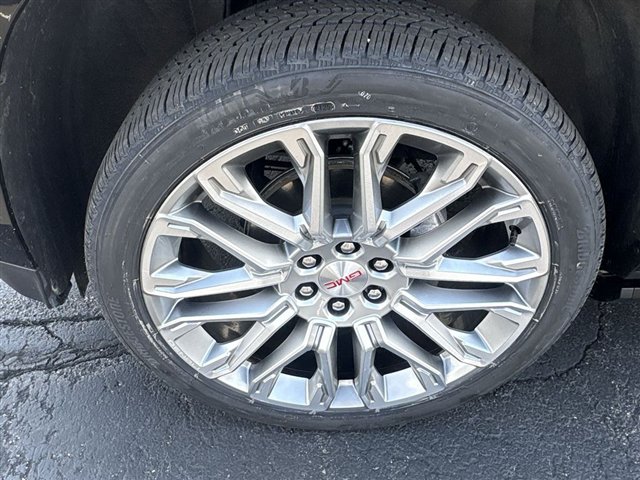 Certified 2026 GMC Yukon XL Denali w/ Denali Reserve Package AWD/4WD image 33