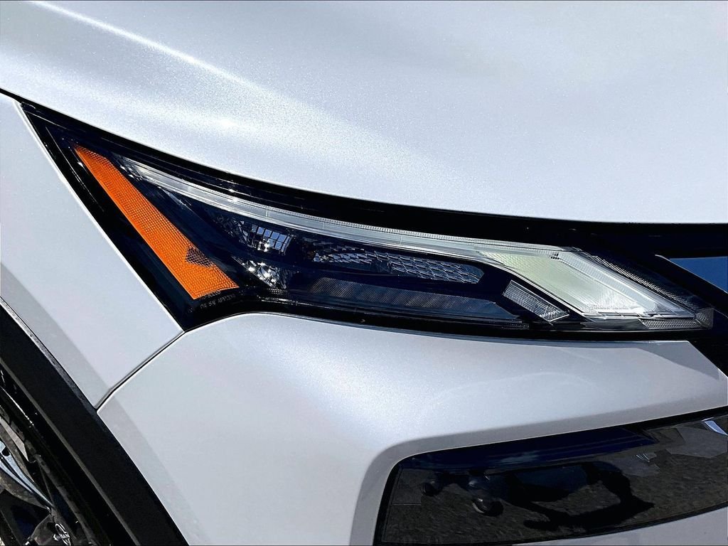 Used 2025 Nissan Rogue SV AWD/4WD image 31