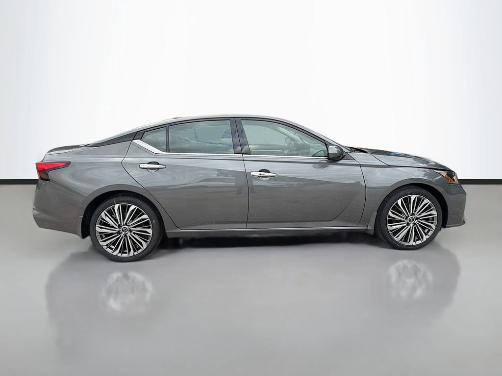 New 2025 Nissan Altima 2.5 SL image 9