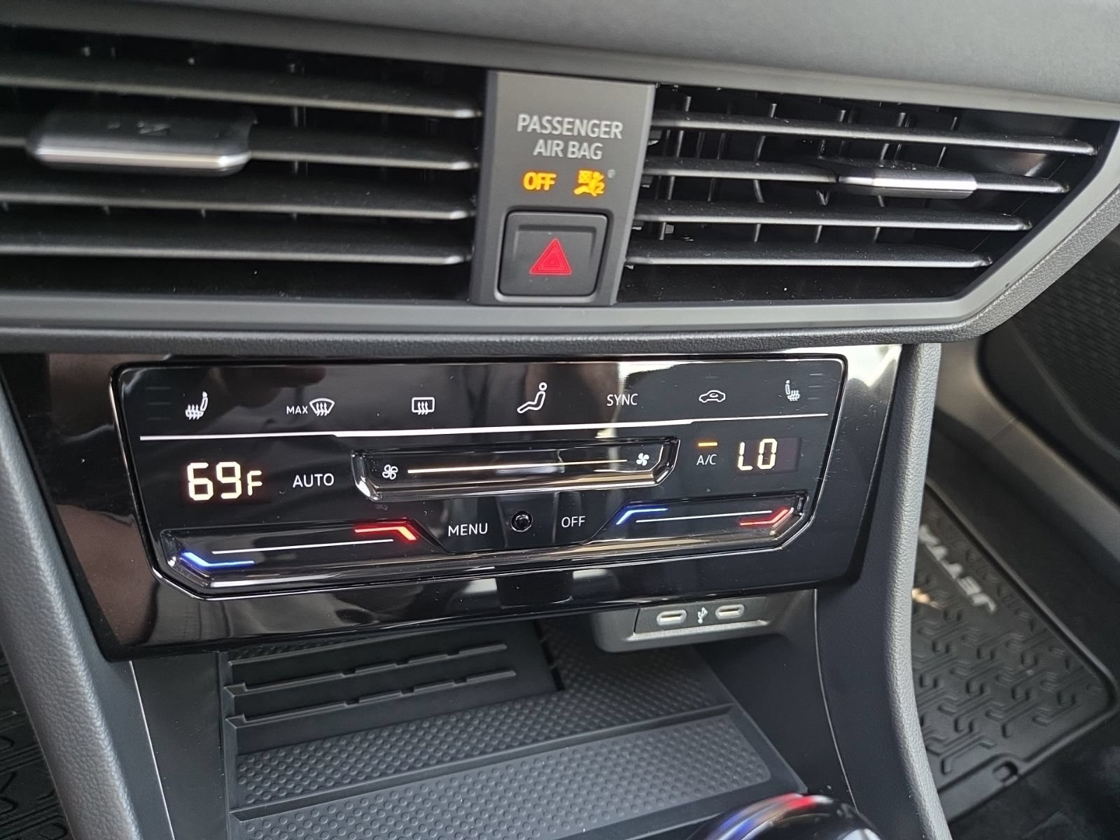 Used 2026 Volkswagen Jetta SE w/ Black Wheel Package FWD image 27