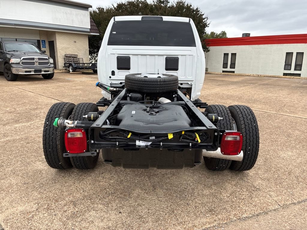 New 2026 RAM 4500 4x4 Crew Cab DRW image 4