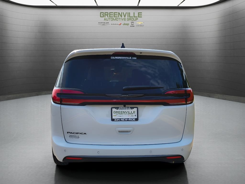 New 2026 Chrysler Pacifica Select image 5