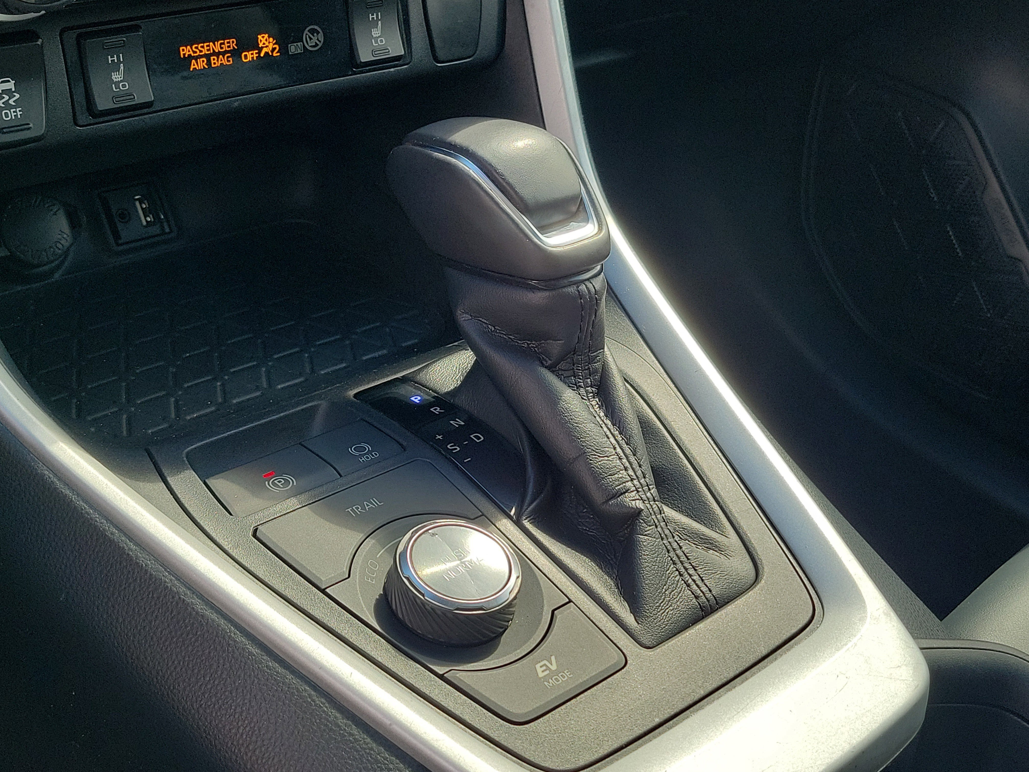 Used 2019 Toyota RAV4 XSE w/ XSE Weather Package image 28