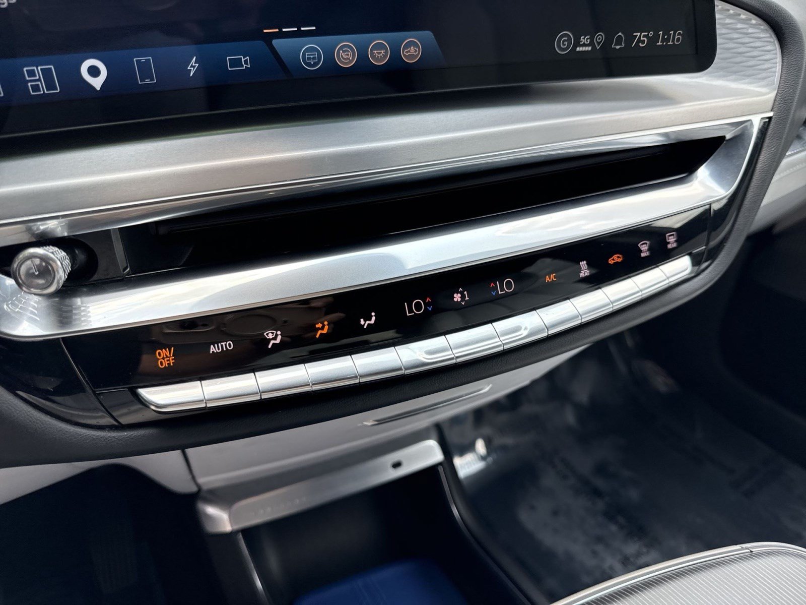 Used 2024 Cadillac Lyriq Luxury AWD/4WD image 18