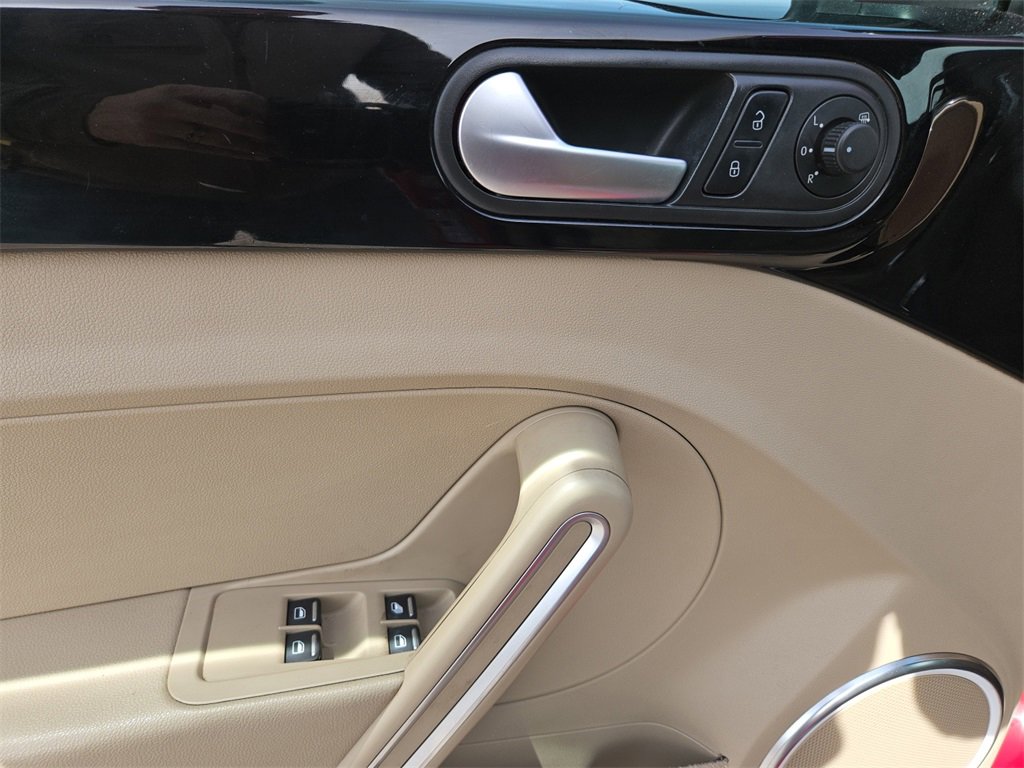 Used 2013 Volkswagen Beetle Turbo image 13