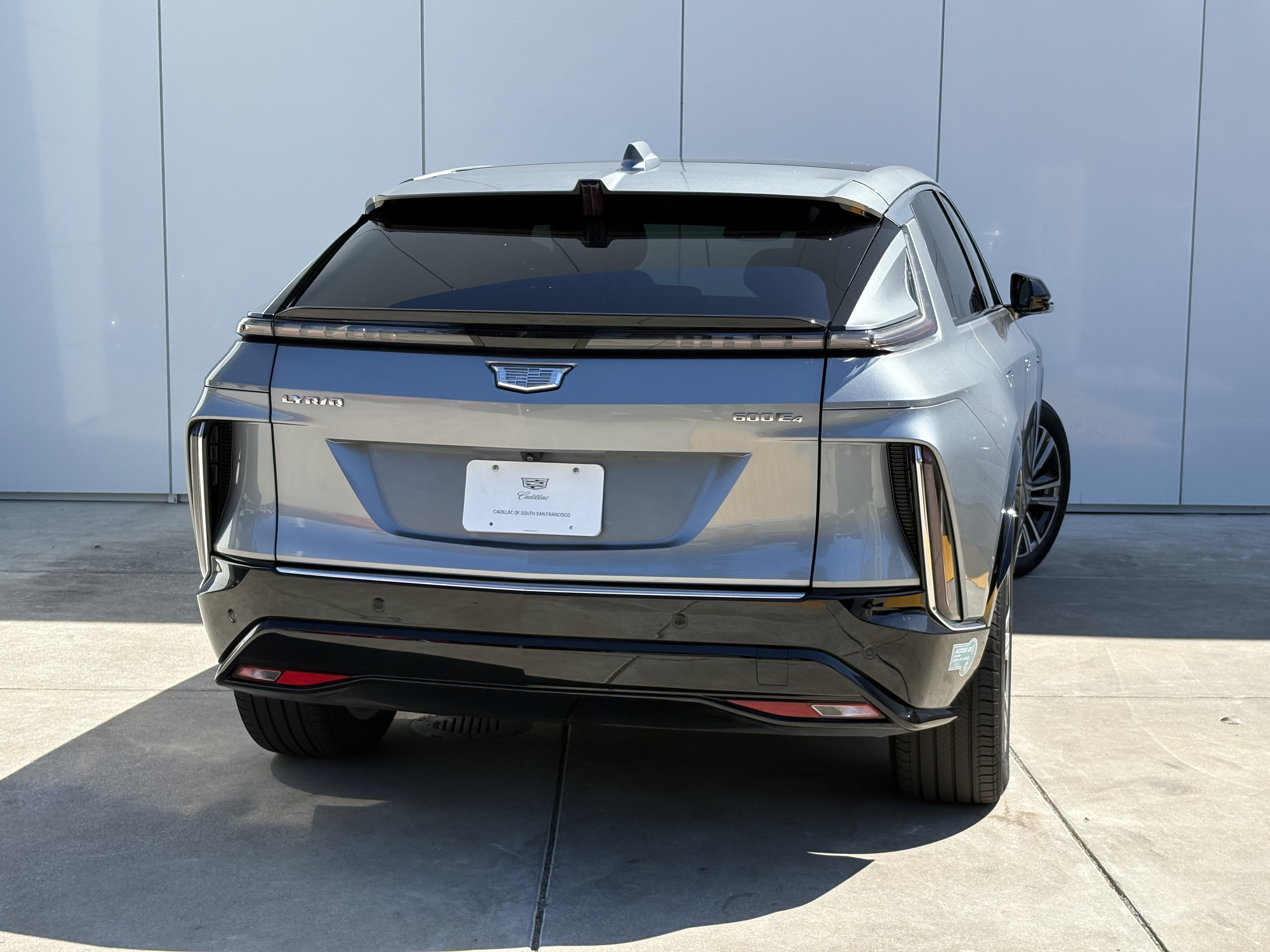 Used 2024 Cadillac Lyriq Luxury AWD/4WD image 6