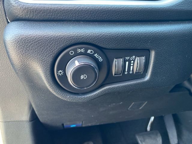 New 2026 Chrysler Pacifica Select image 14