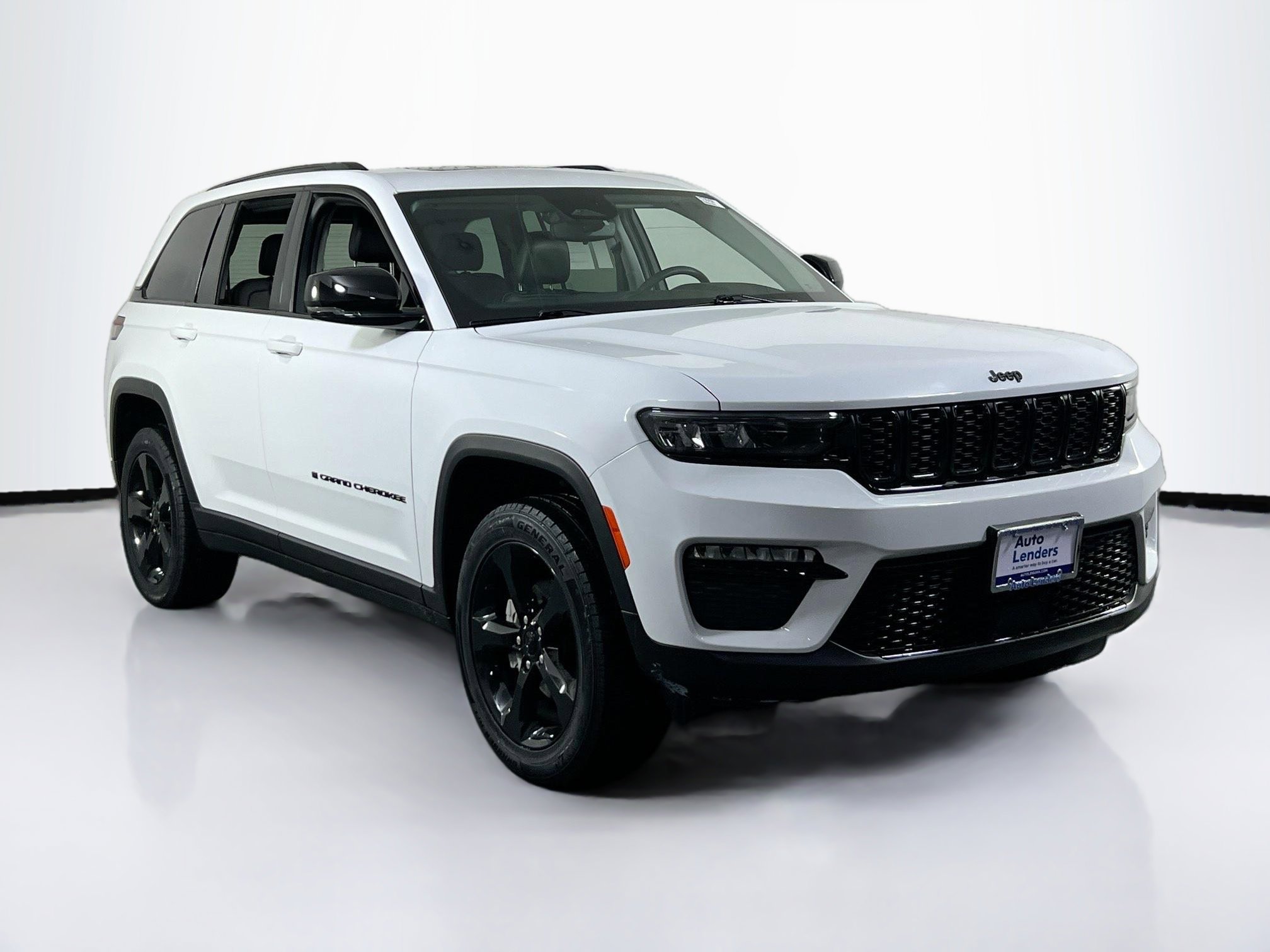 Used 2023 Jeep Grand Cherokee Limited w/ Black Appearance Package AWD/4WD image 3