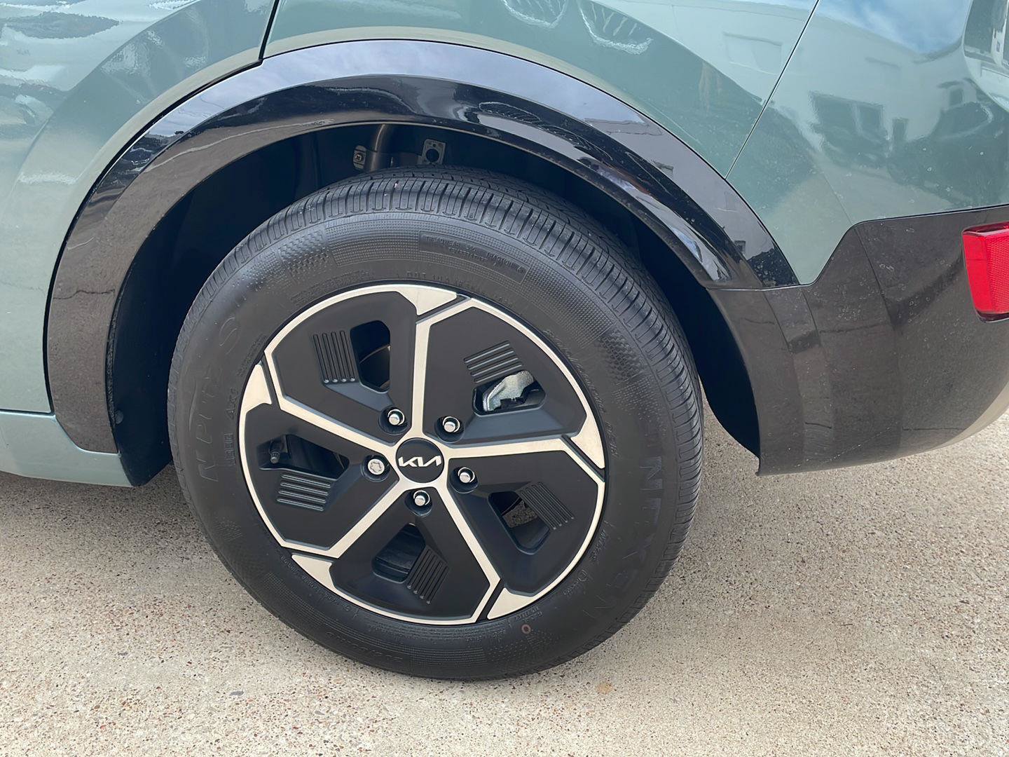 Used 2025 Kia Niro FWD image 5