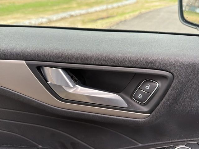 Used 2021 Ford Escape SE image 21