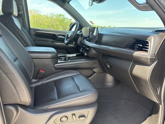 Used 2025 Chevrolet Tahoe LT AWD/4WD image 19